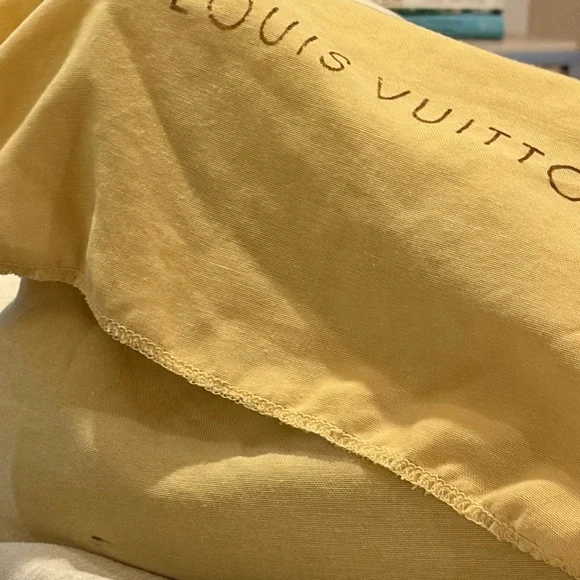 Louis Vuitton Galliera PM monogram shoulder bag. - Picture 11 of 13